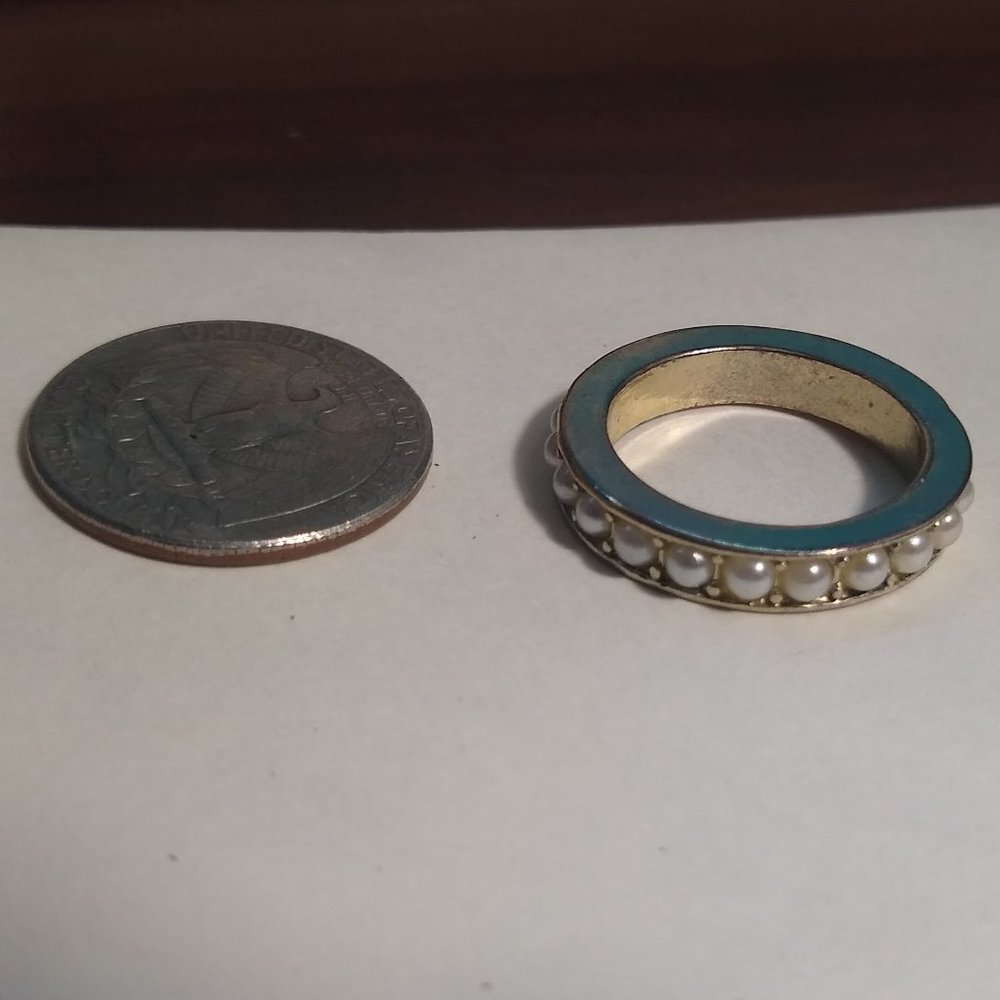 Gold style ring with small pearls encircled